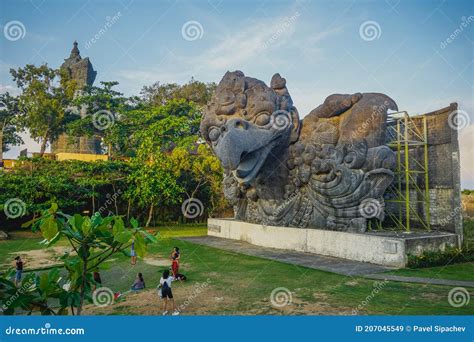 The Garuda Wisnu Kencana: A Monumental Ode to Mythical Power and Exquisite Balinese Craftsmanship!